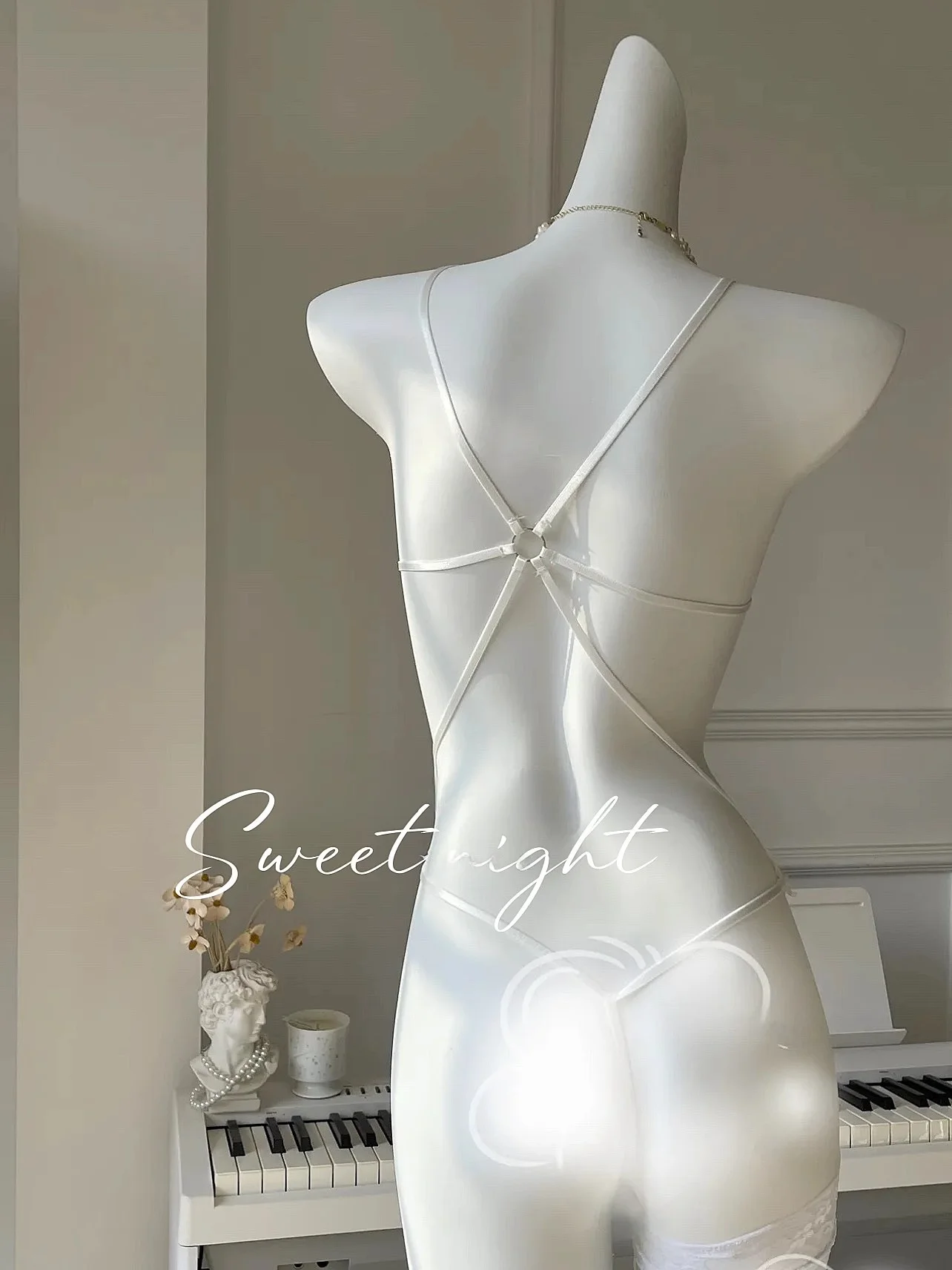 Sexy White Petal Lace Bra Set See tough Tee Point Strap Onesie Underwear Fene Flirtatious Pure Color Commute Sle