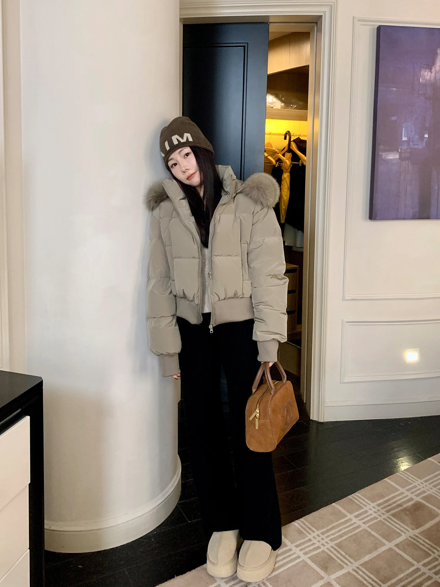 

Женская короткая стеганая куртка-пуховик с капюшоном, 90% белый гусиный пух, теплая, утолщенная, приталенная, с воротником-стойкой, зимнее пальто