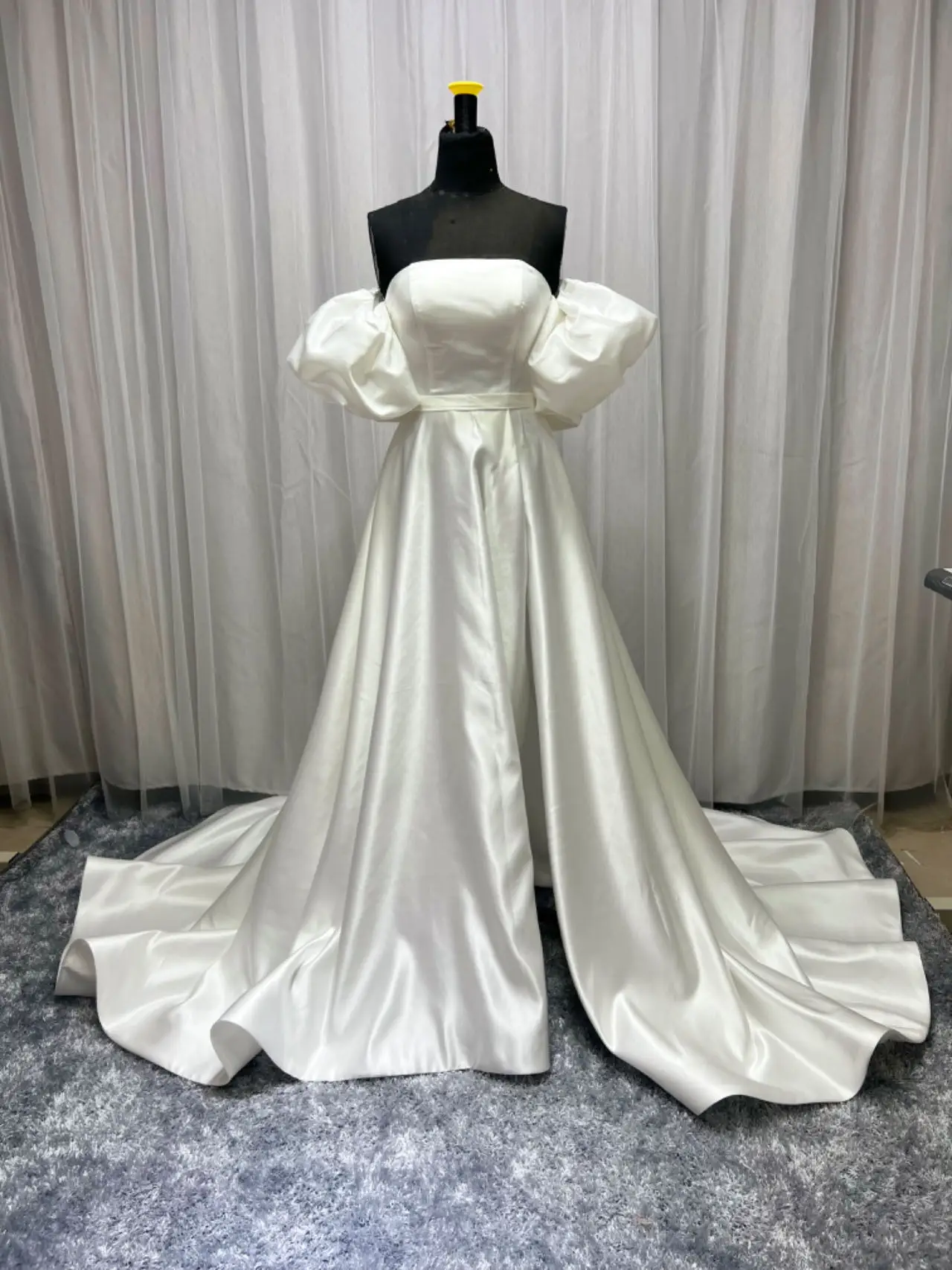 Customized Removable Puff Sleeve Satin Wedding Dress High Slit Side A-line Simple Plus Size Bridal Dress with Court Train 2022