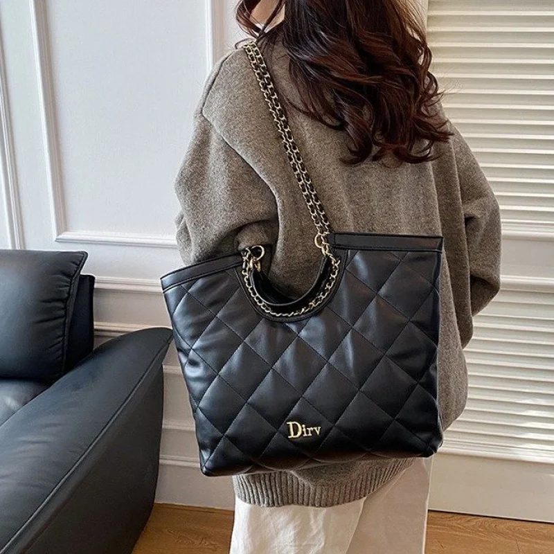 

Graceful Women's Messenger Bag With Velvet Leather Classic Ireland Neat Lightweight Commuter Daily Design