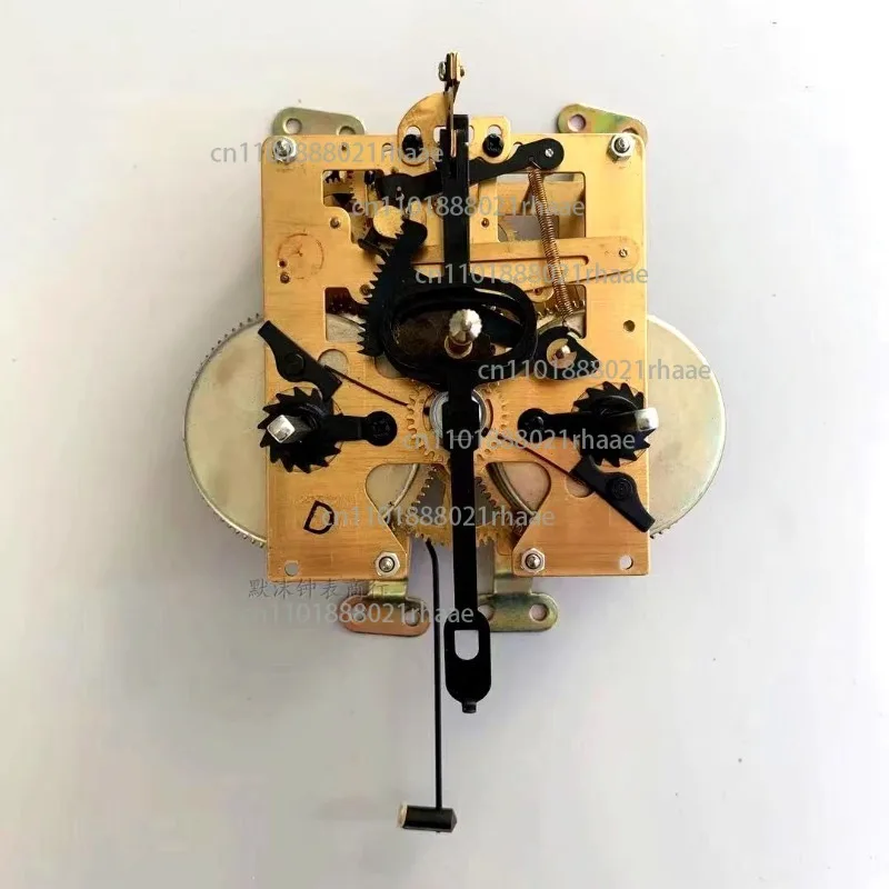

Pure copper movement base wall clock, old-fashioned timekeeping maintenance, rocking mechanical wind-up mechanical clock