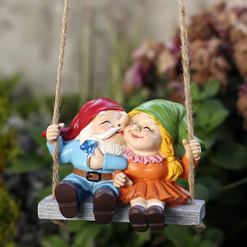 Garden Gnome Swing Figurine, Resin Couple Decor for Valentine's Day, Romantic Yard Ornament