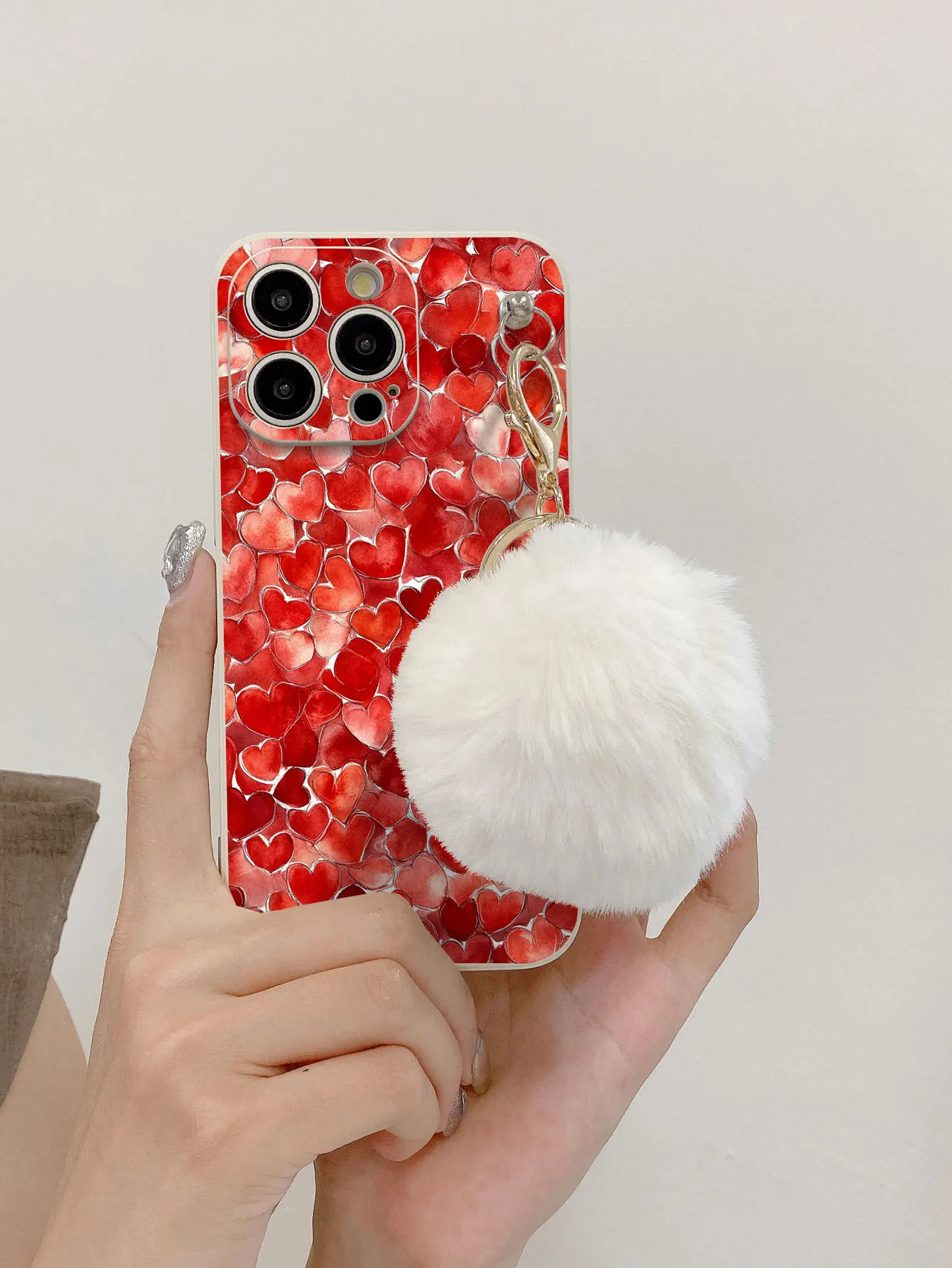 Funda de TPU blanca con cadena colgante de bola de pelo blanco para iPhone 17 16 15 14 Plus 13 12 11 Pro Max XR X S 7 8 SE, cubierta trasera