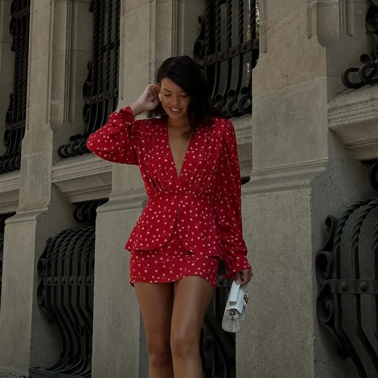 2026 nova moda impressa com decote em v manga comprida vestido plissado feminino design de camada dupla sentido cintura alta saia quadril