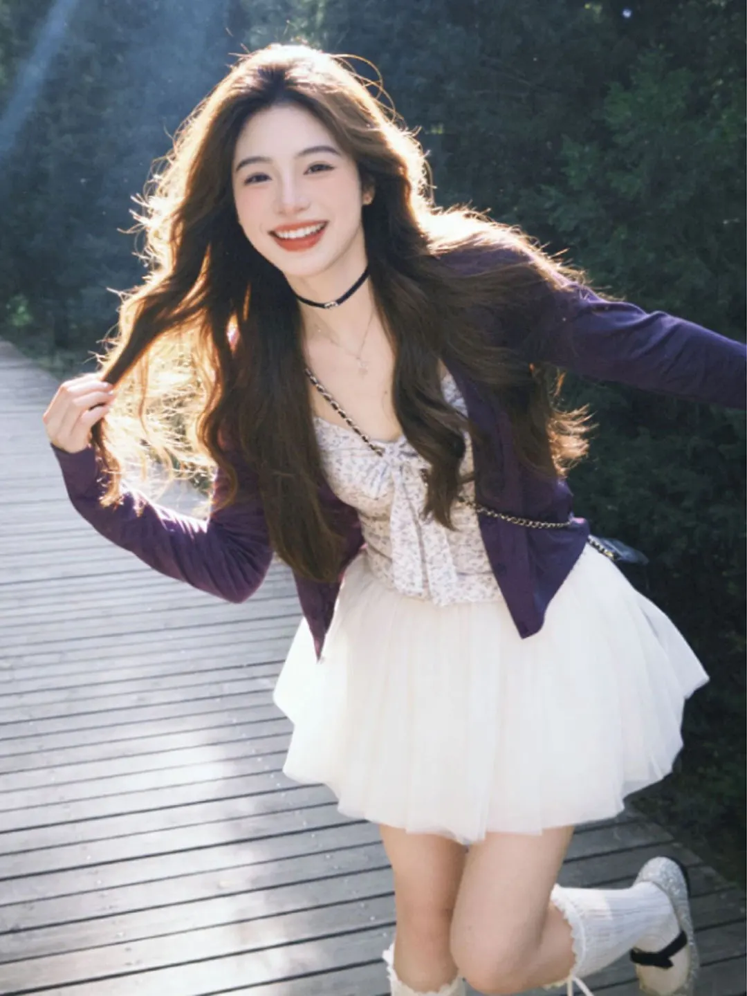 

Весенний женский модный комплект Aosphere с фиолетовым цветочным принтом: мягкий кардиган с длинными рукавами, V-образным вырезом и застежкой на пуговицах, а также топ-камзол.