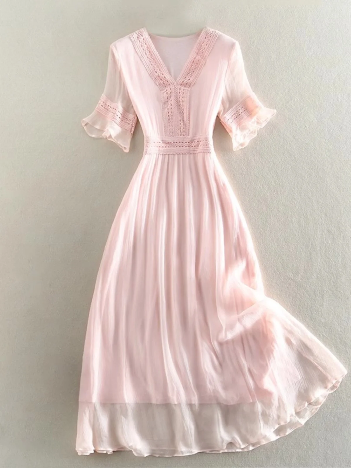 

Розовое шелковое платье с V-образным вырезом и завышенной талией, женское летнее платье с кружевными вставками, маленький размер, шелковое праздничное длинное платье для города и повседневной носки