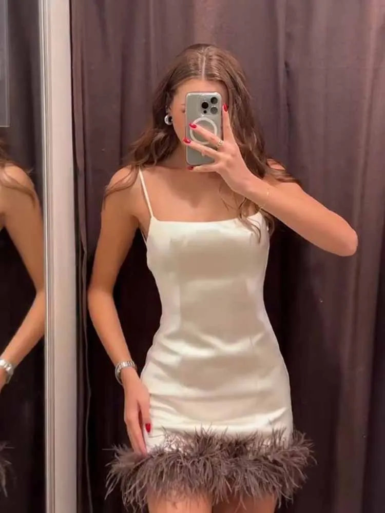HH Nieuwe Vrouw Zomer Trend Mode Mouwloze Sexy Backless Veer Decoratie Zijde Satijn Textuur Elegante Korte Jarreteljurk