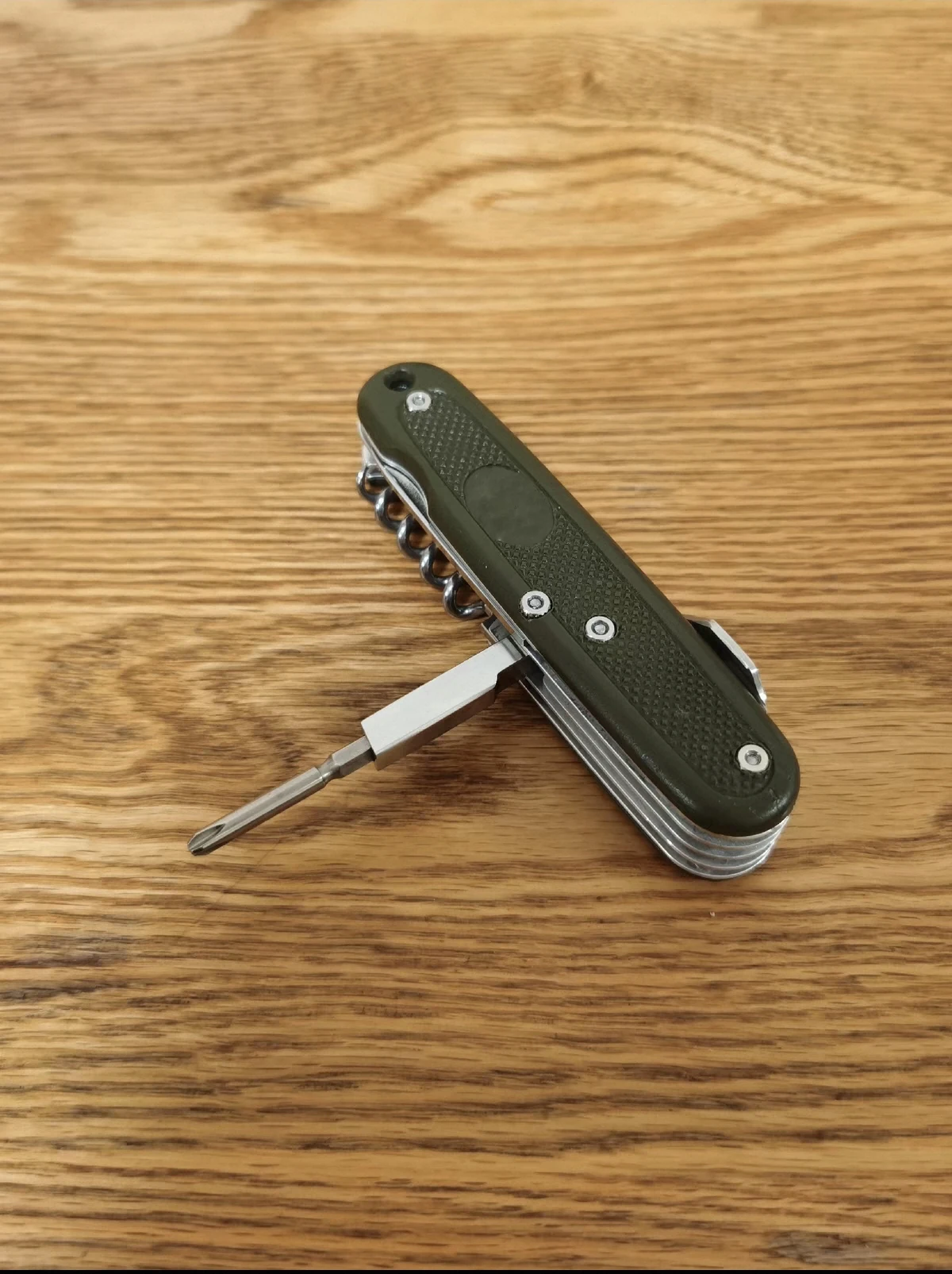 1 Piece Hand Made Stainless Steel 4MM Screwdriver Bit Holder for Victorinox GAK 108MM Modify(BIT AND KNIFE NOT INCLUDED)
