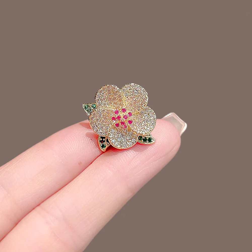Small Camellia Rose Brooches for Women Elegant Zircon Rhinestone Pines Corsage Temperament Coat Female Accessories Pins
