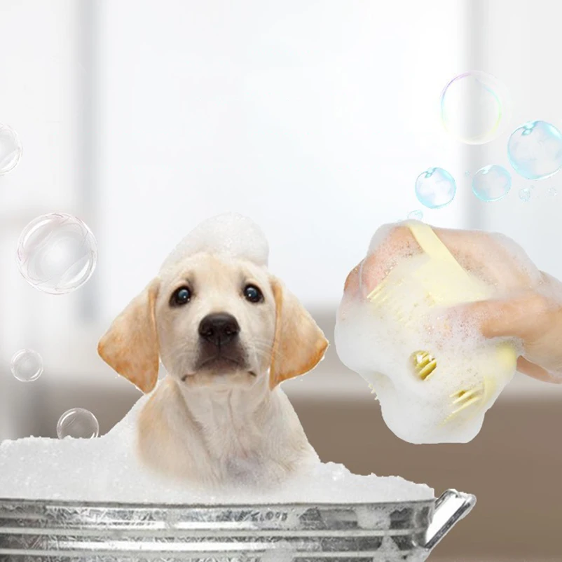 Cepillo de baño multifuncional en silicona suave para perros y gatos