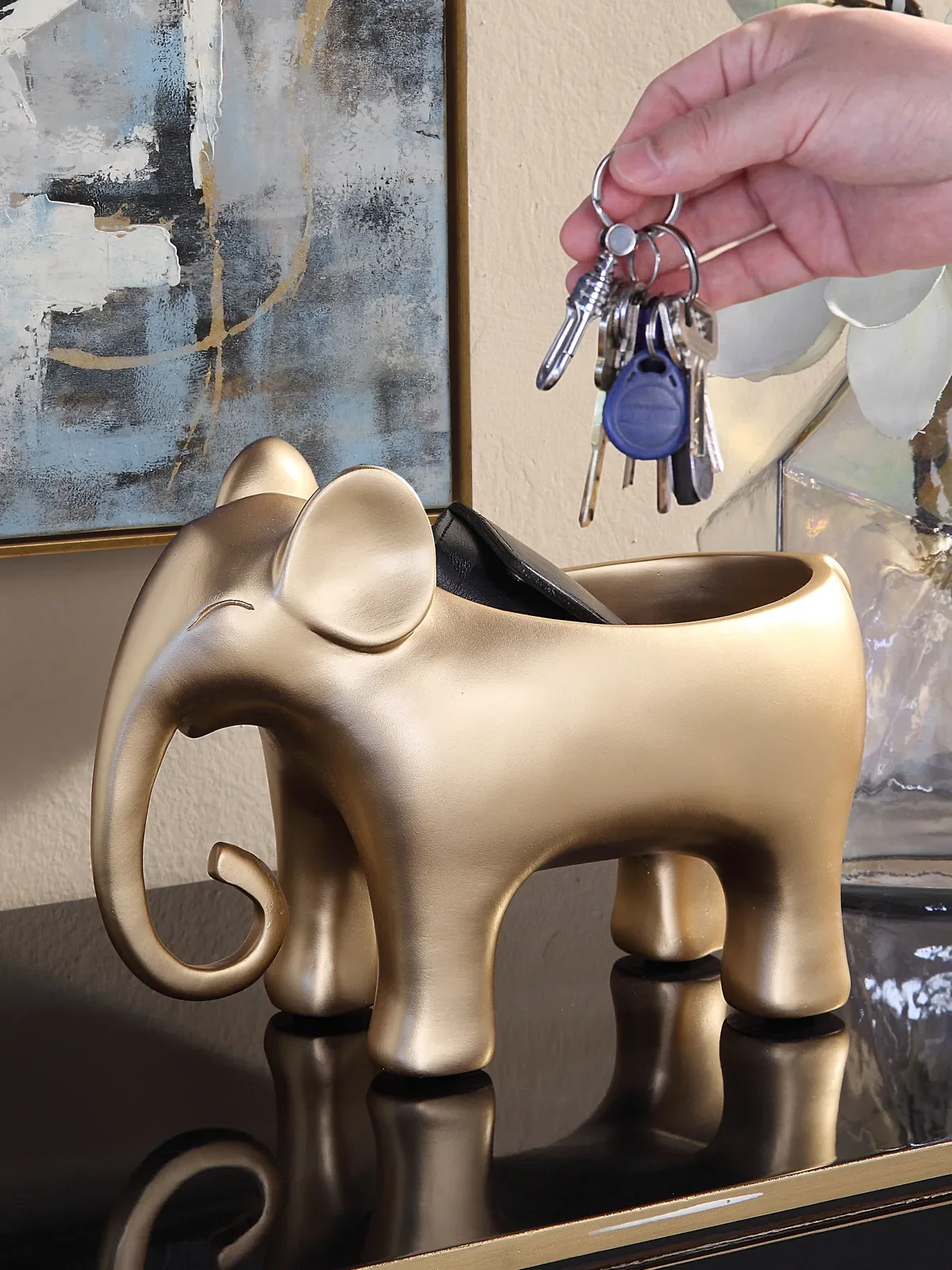 Enter the home to put the key storage ornaments, modern light luxury home entrance, shoe cabinet, living room, entrance table,