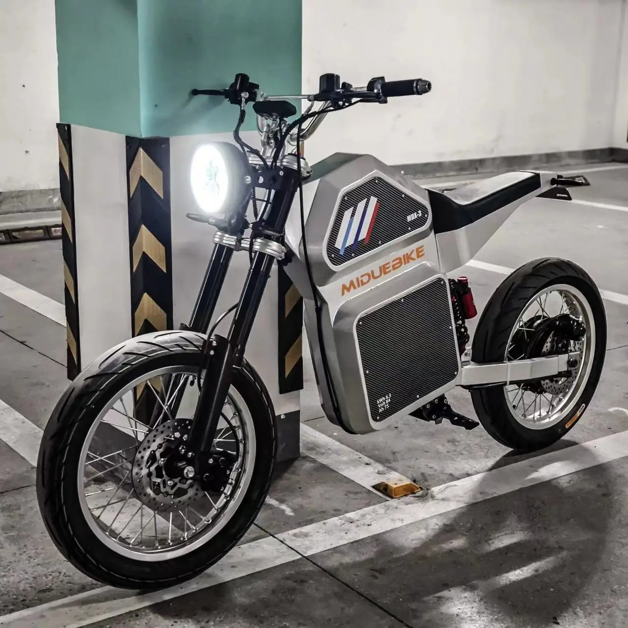 2025 Latest MDX-3 Electric Dirt Bike 72V 75AH Lithium Battery Mountain Bike Rear Hub Motor 12600W Max Power 80km/h