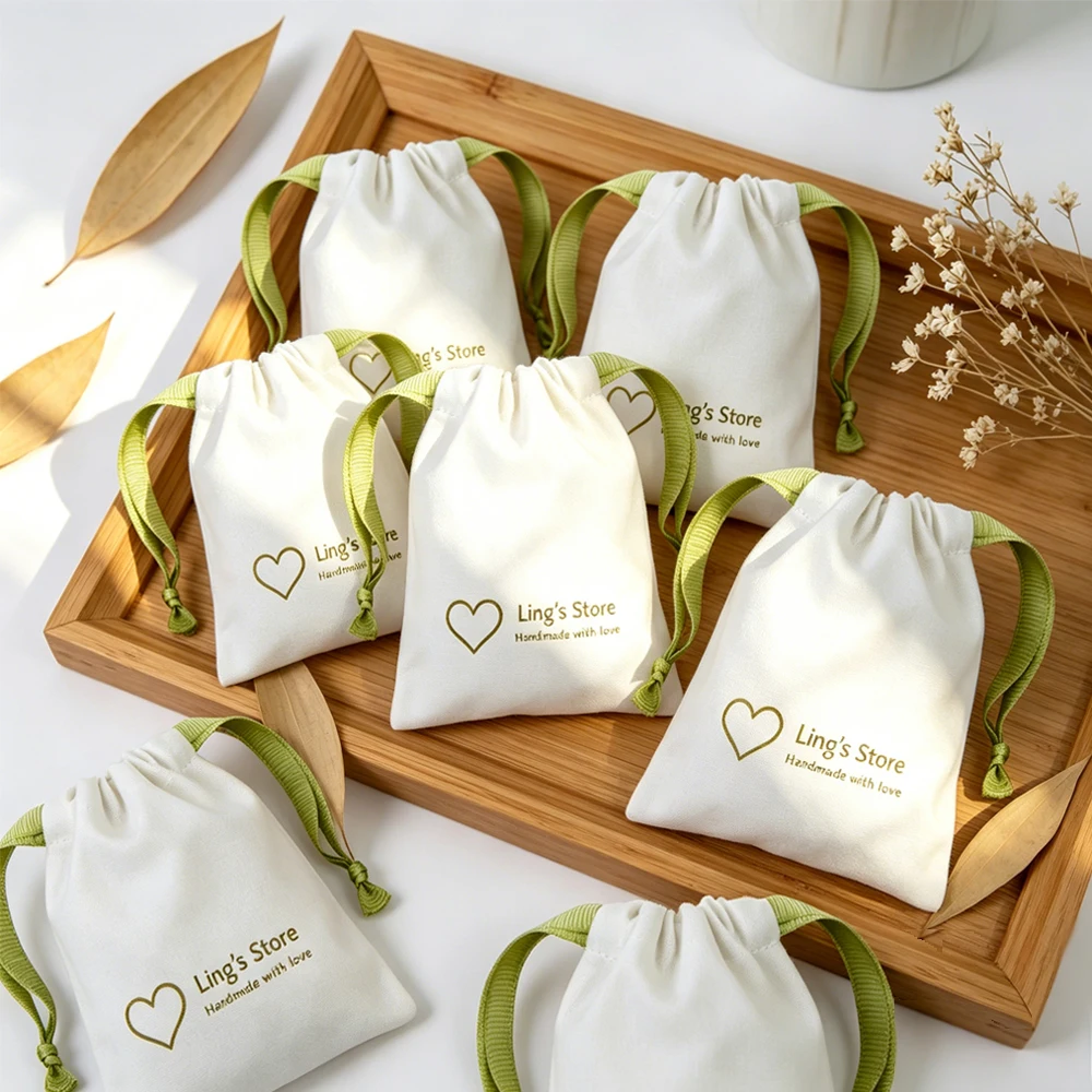 100 Stück Großhandel Personalisierte Weiße Baumwoll-Zugbeutel Schmuckverpackung Musselin-Leinwandbeutel Kosmetik Schlüsselanhänger Süßigkeiten-Aufbewahrung – Detail 3