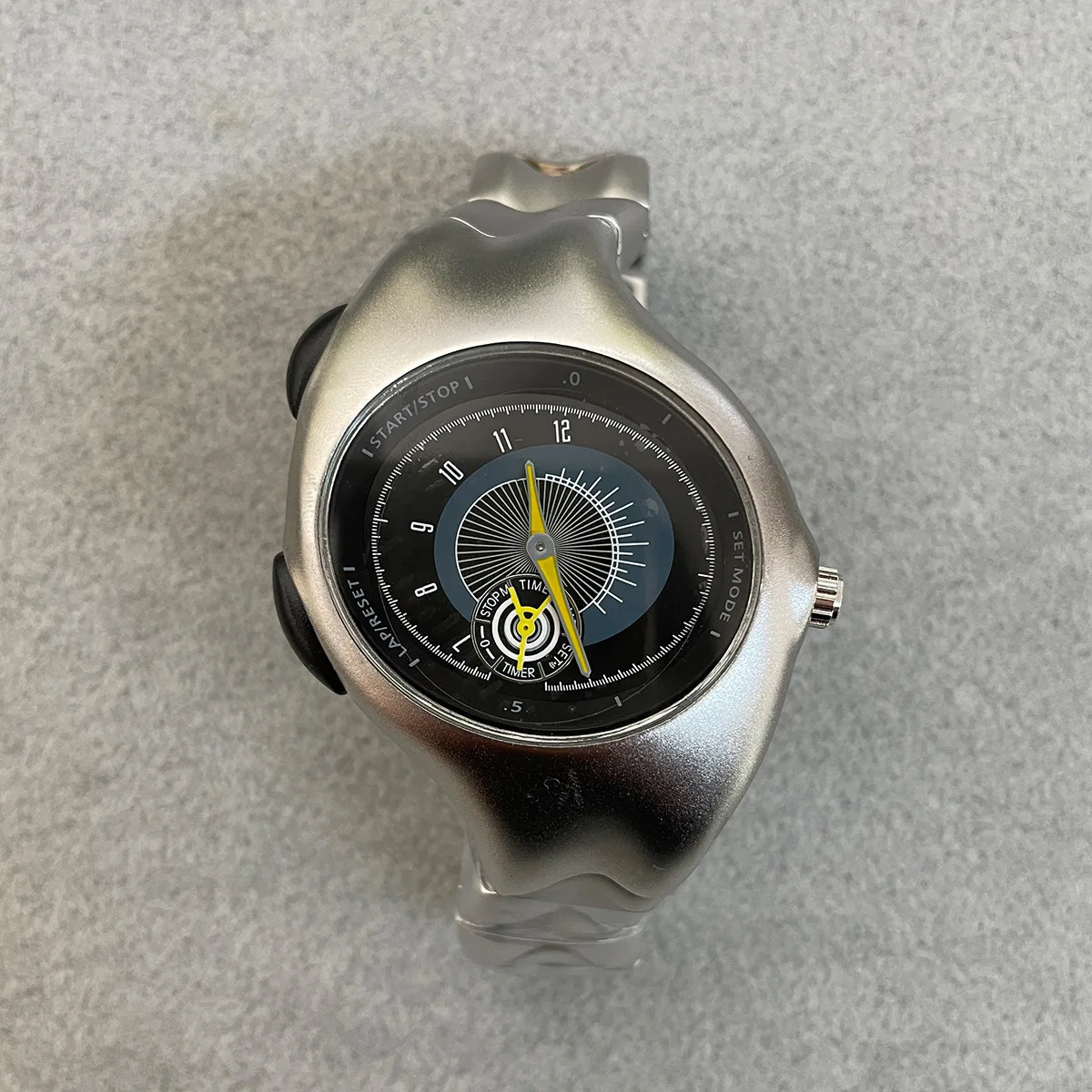 Asymmetric Y2K Vintage Watch for Men Unique Twisted Case Design Retro Futuristic Quartz Men's Watches Gothic Punk Accessories