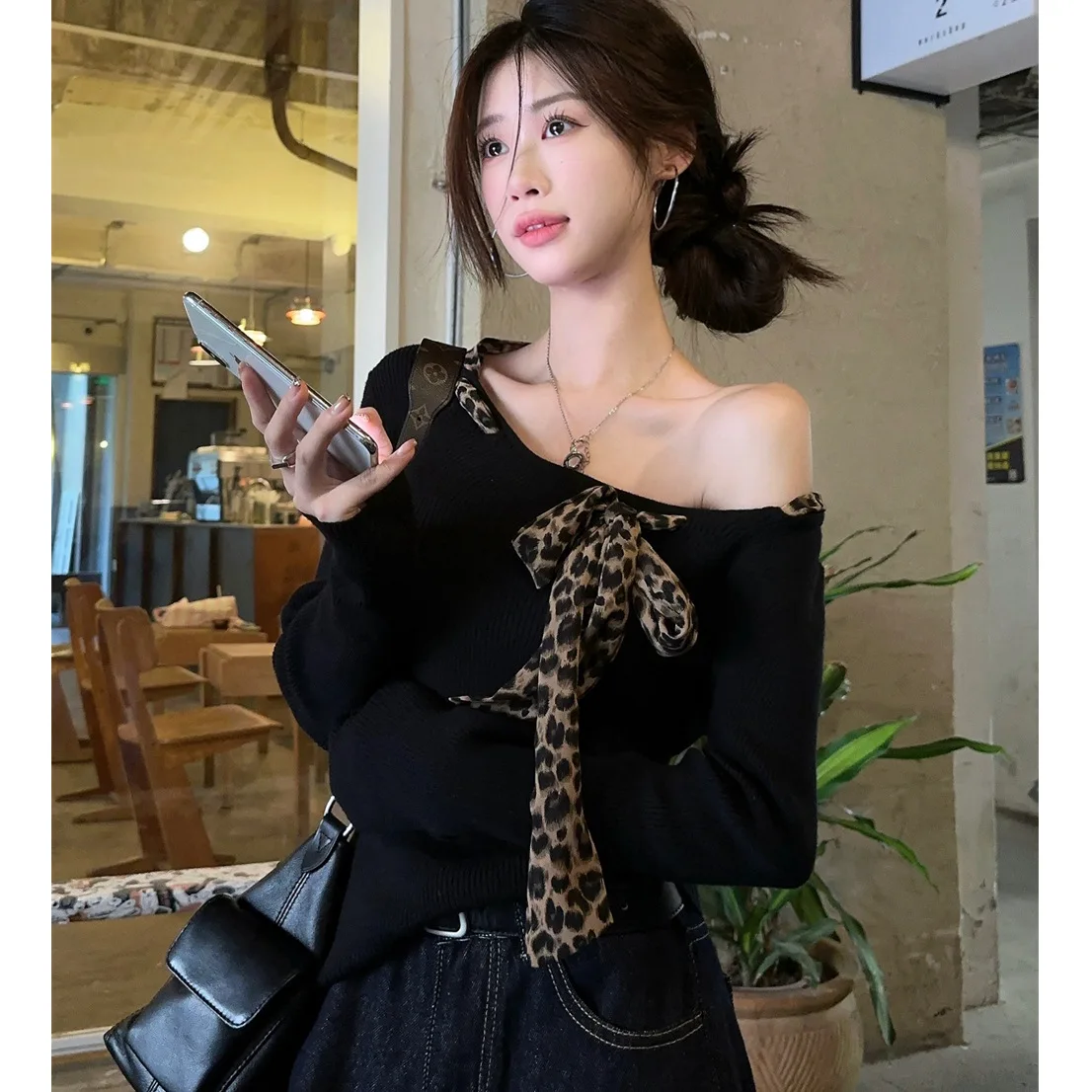 

2025 Design Leopard Print Lace-up Slanted Shoulder Long-sleeved Women's Top Black