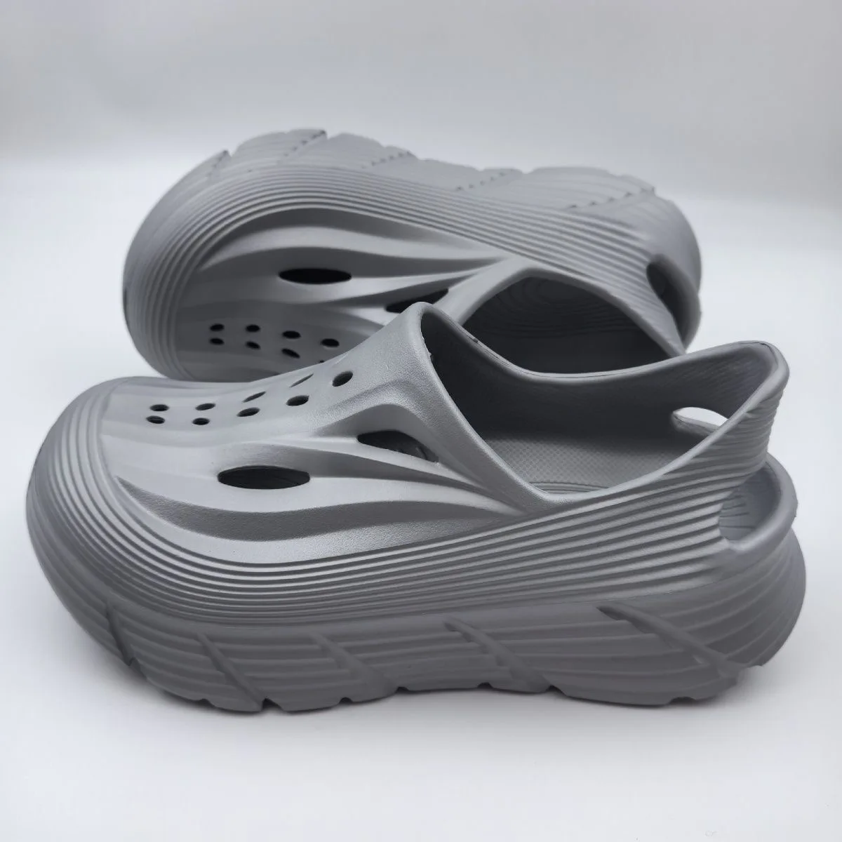 New Fashionable Summer Sandals for Men: Chunky-Soled, Non-Slip EVA Sandals for Couples—Lightweight Outdoor Beach Flip-Flops