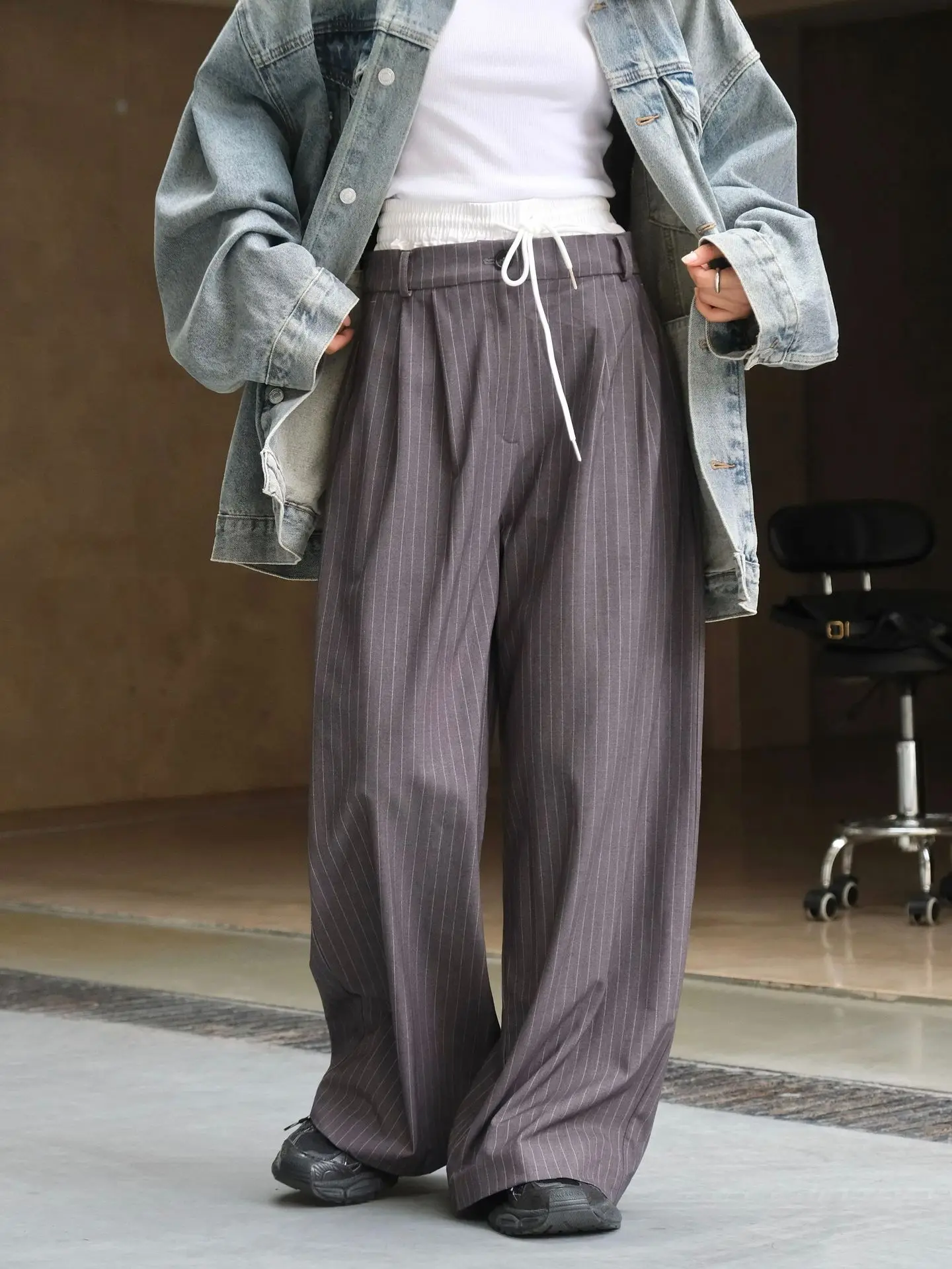 Woman sport chick classic grey trousers with top sport pants