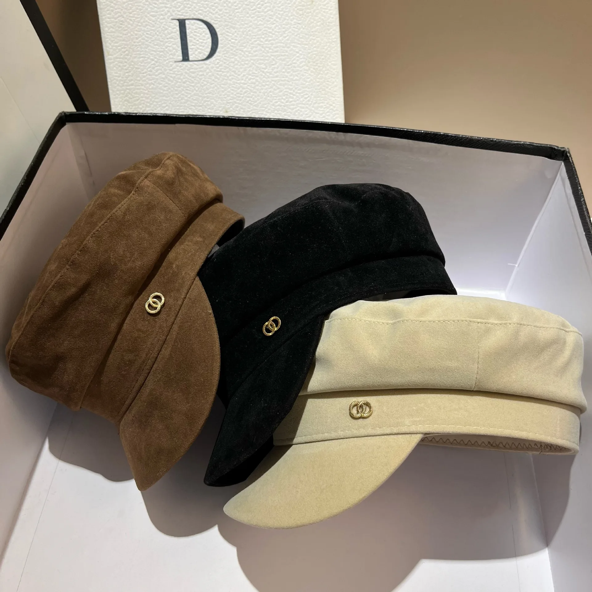 

Замшевый берет для женщин, осенне-зимняя кепка в стиле милитари и пекарбоя 2025, винтажная фуражка с напуском