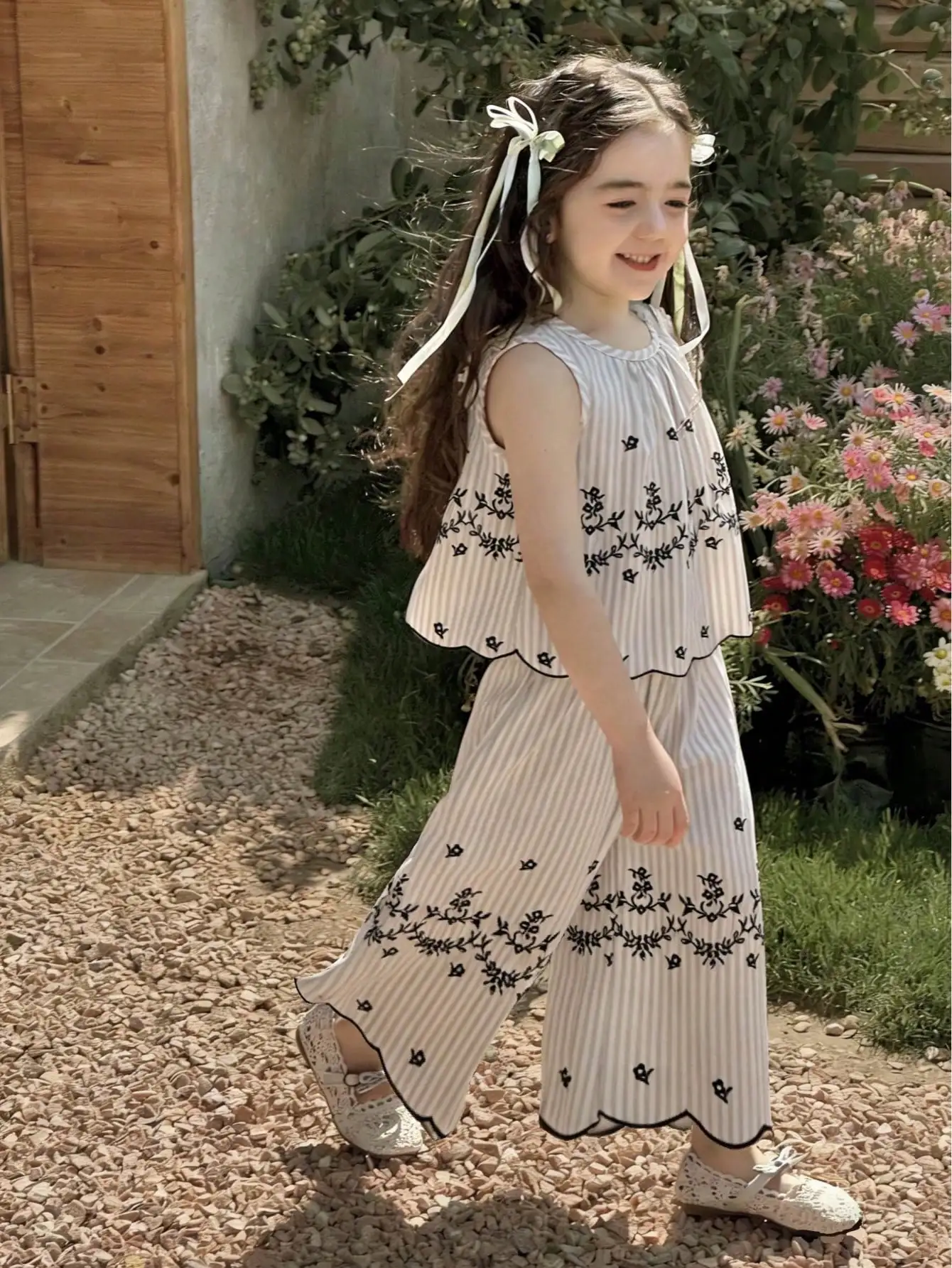 

Retro Striped Sleeveless Top Wide Leg Pants Set Exquisite Embroidered Hem Soft Comfortable Stylish Outfit For Toddler Girls Daily Outing Vacation Family Gathering Summer Kids Wear