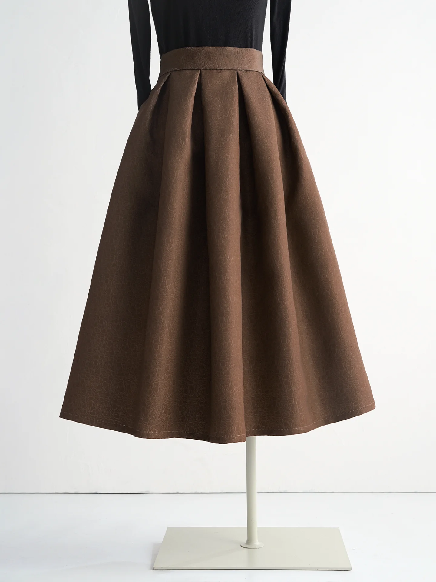 2026 New Autumn Winter Vintage High Waist A-line Umbrella Skirt Solid Color Elegant Mid-length Hepburn Style Women Pleated Skirt