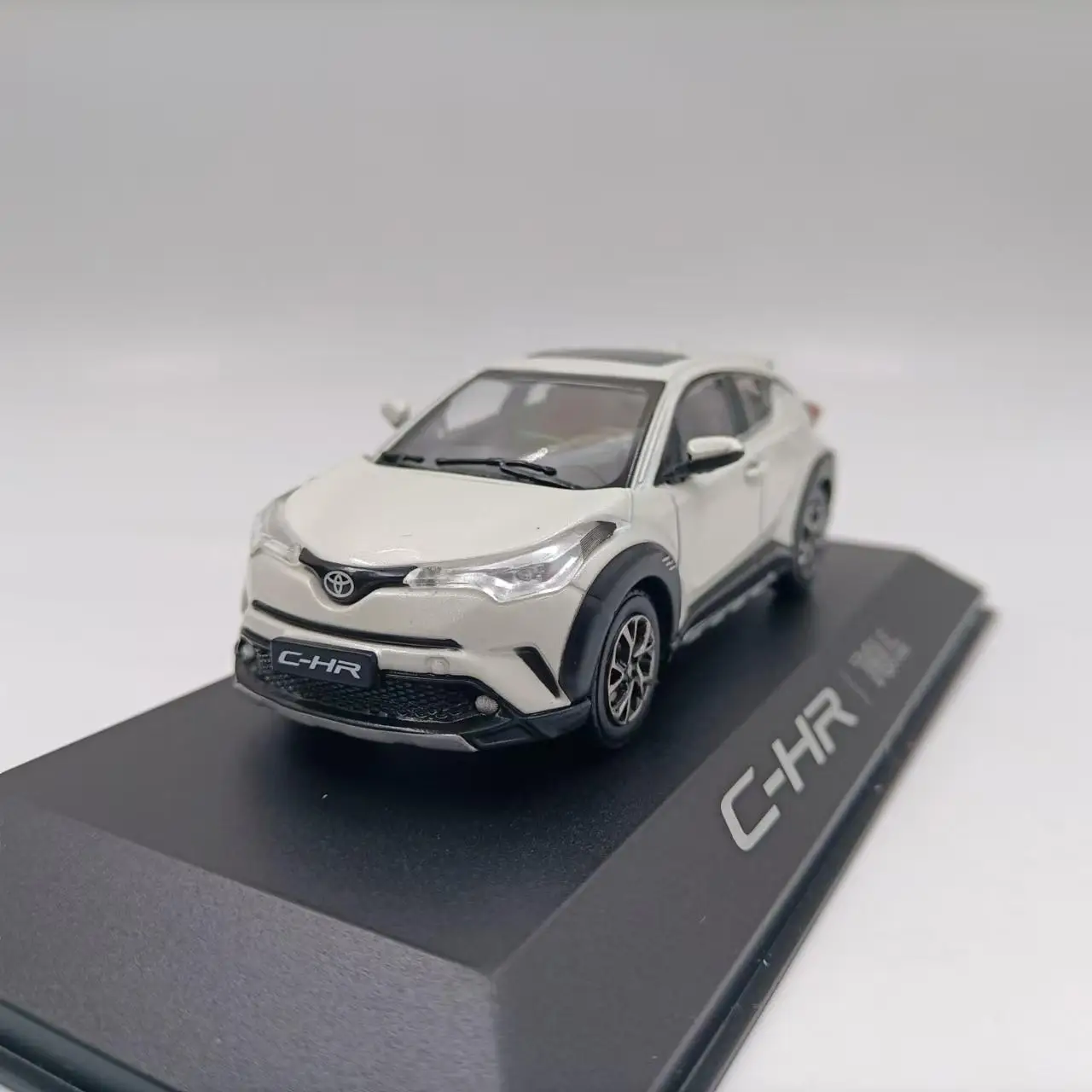 GAC Toyota C-HR Legierungsautomodell im Maßstab 1:43 zum Sammeln, Spielzeug, Geschenk, Souvenir, Display-Ornament