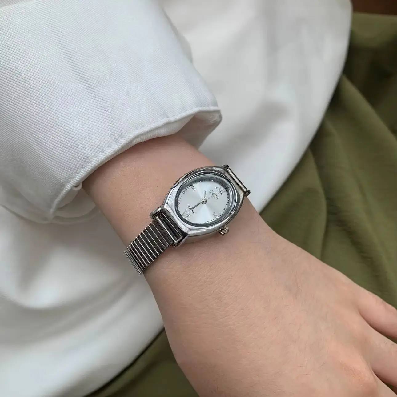 Vintage Oval Quartz Women Watch Roman Numeral Stainless Steel Strap Waterproof Wristwatch Elegant Ladies Dress Clock Female Gift
