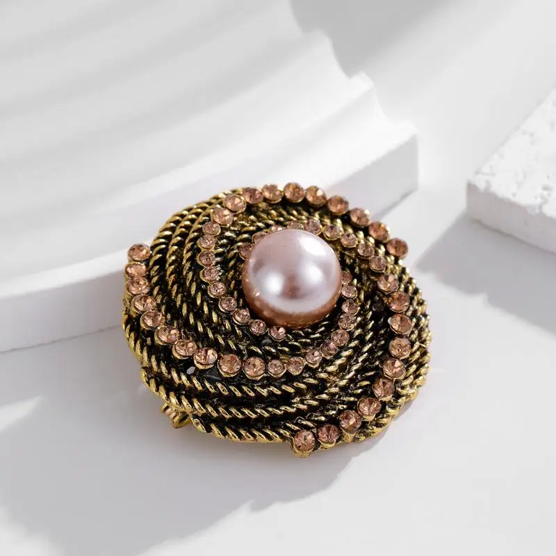 レトロな葉っぱの真珠ブローチピン、ダイヤモンドが埋め込まれたエレガントでファッショナブルなジュエリーアクセサリーピンブローチ