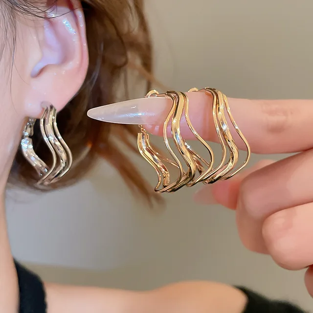 Multi-layer Twisted Metalic Hoop Earrings Irregular Circular Waves Earrings Woman Punk European and American Accessories Party K