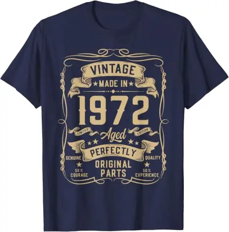 Vintage 1972 54. Geburtstagsgeschenke für Männer 54 Jahre alt T-Shirt Y2k Herrenmode Geboren 1972 Grafik-Schriftzug T-Shirt Weicher Baumwollstoff – Detail 14