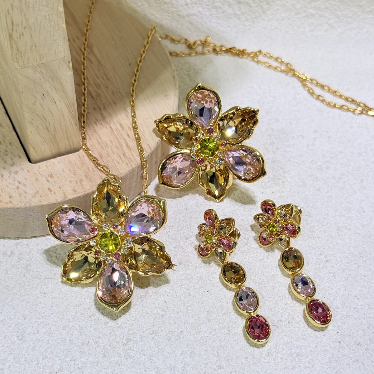 الأصلي 2025 الاتجاه الجديد غرامة مجموعات مجوهرات سحر الذهب زهرة كريستال موضة القلائد حلقة أقراط للنساء هدية للذكرى السنوية #3