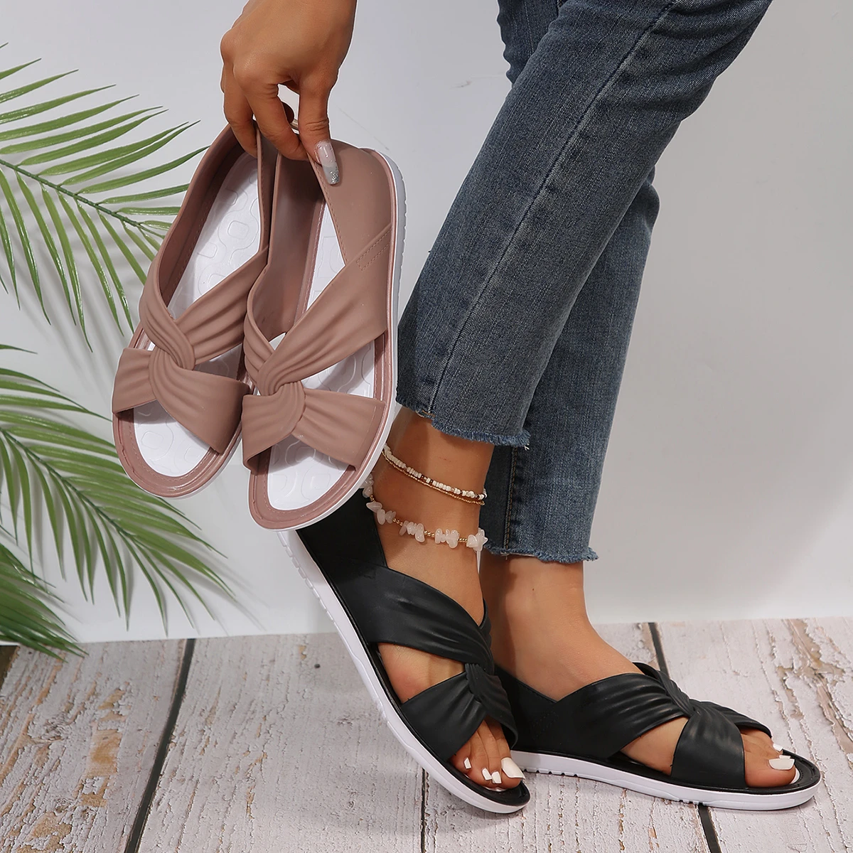 2024 New Summer Style Fashionable, Comfortable and Casual  Elegant Seaside Beach Soft-soled  Women