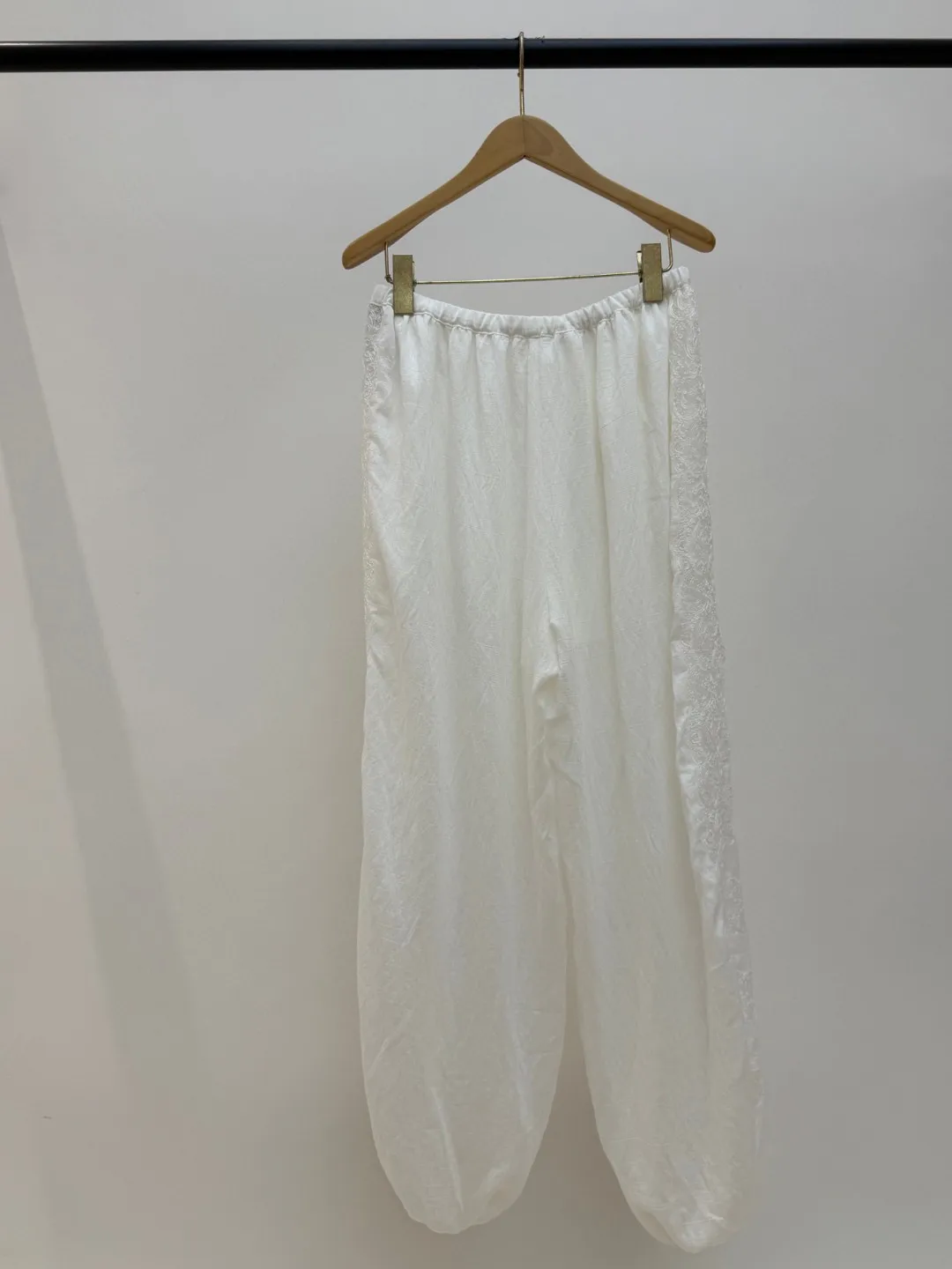 2026 Spring/Summer White Sleeveless Lace Texture Lace Round Neck Tank Top Leg Tights