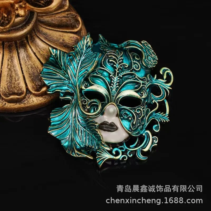 Amazon new exaggerated mask styling brooch accessories personality style three-dimensional suit jacket pin accessories