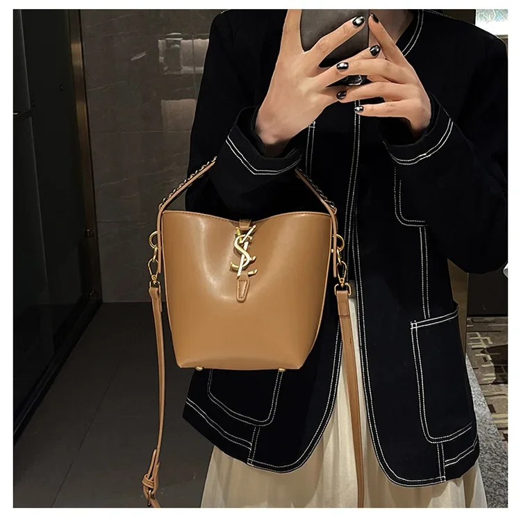 

2025 Spring Summer New! Women's High End Hand Carry and Versatile Bucket Bag. A Niche, Simple and Casual Shoulder Bag