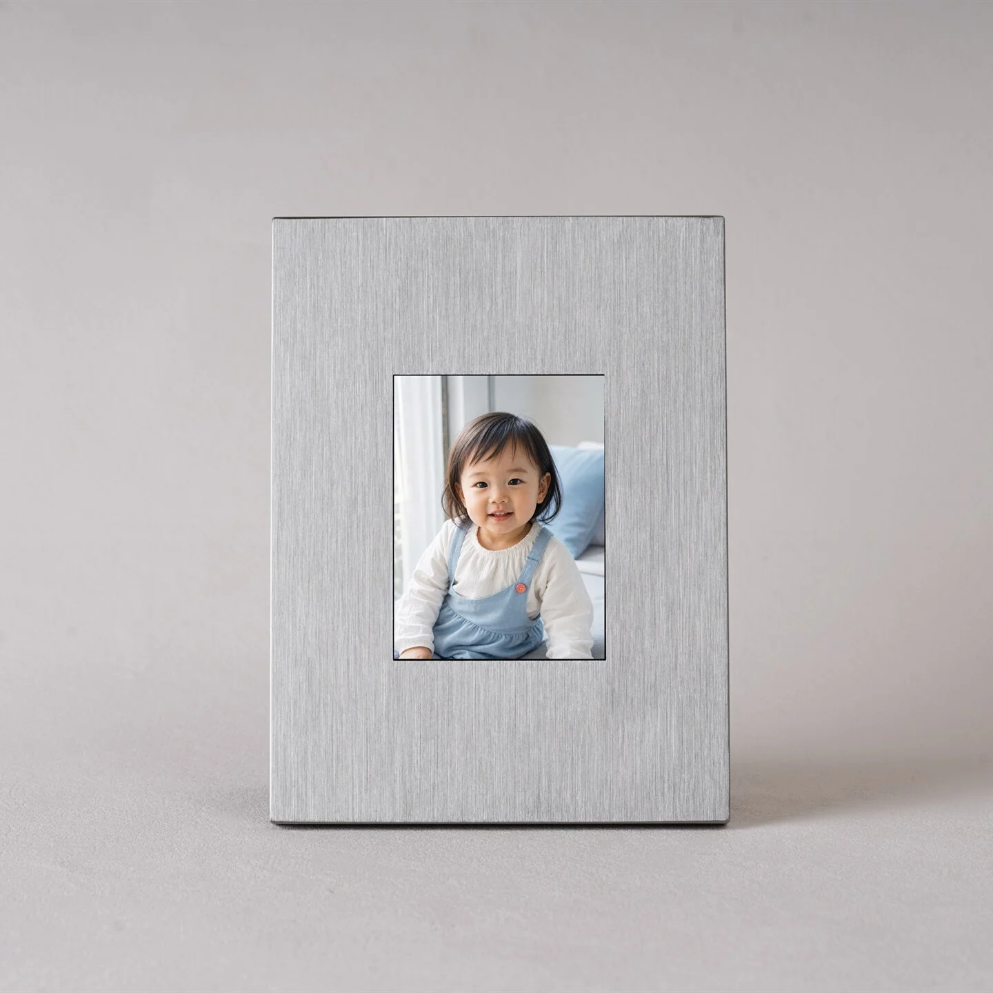 cadre-photo-personnalise-en-acier-inoxydable-mat-cadre-de-bureau-minimaliste-de-luxe-leger-style-bauhaus-decoration-de-table-pour-enfants-et-support-photo