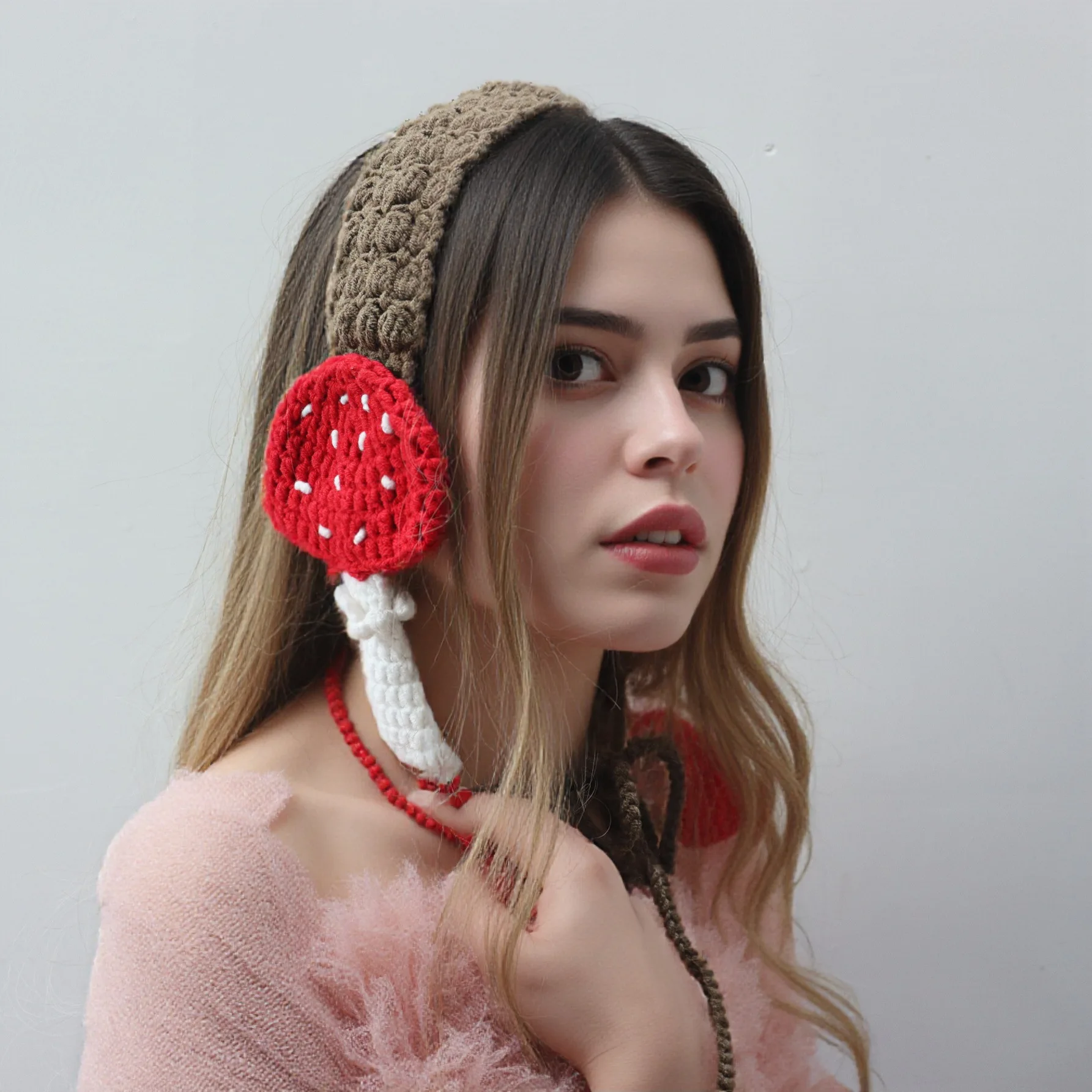 

Ручная вязка, милая повязка для волос с грибами, холодостойкая ветрозащитная повязка для волос, осенне-зимние наушники, утолщенные, удобные для девочек