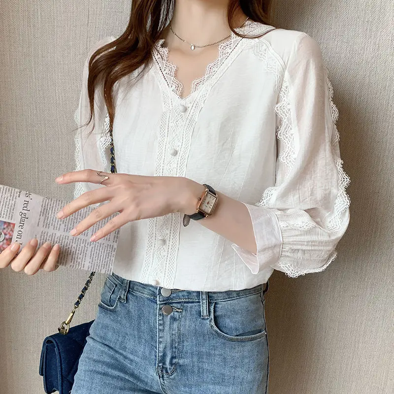 Retro Korean Chic Sweet Lace Patchwork V Neck White Shirts Female Casual Simple Three Quarter Sleeve Tops Blouses for Women 2023