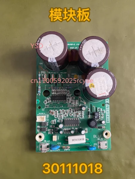 

Second-hand air conditioner computer boards, outdoor unit board 32210111, motherboard modules 30111018 and 30038015.