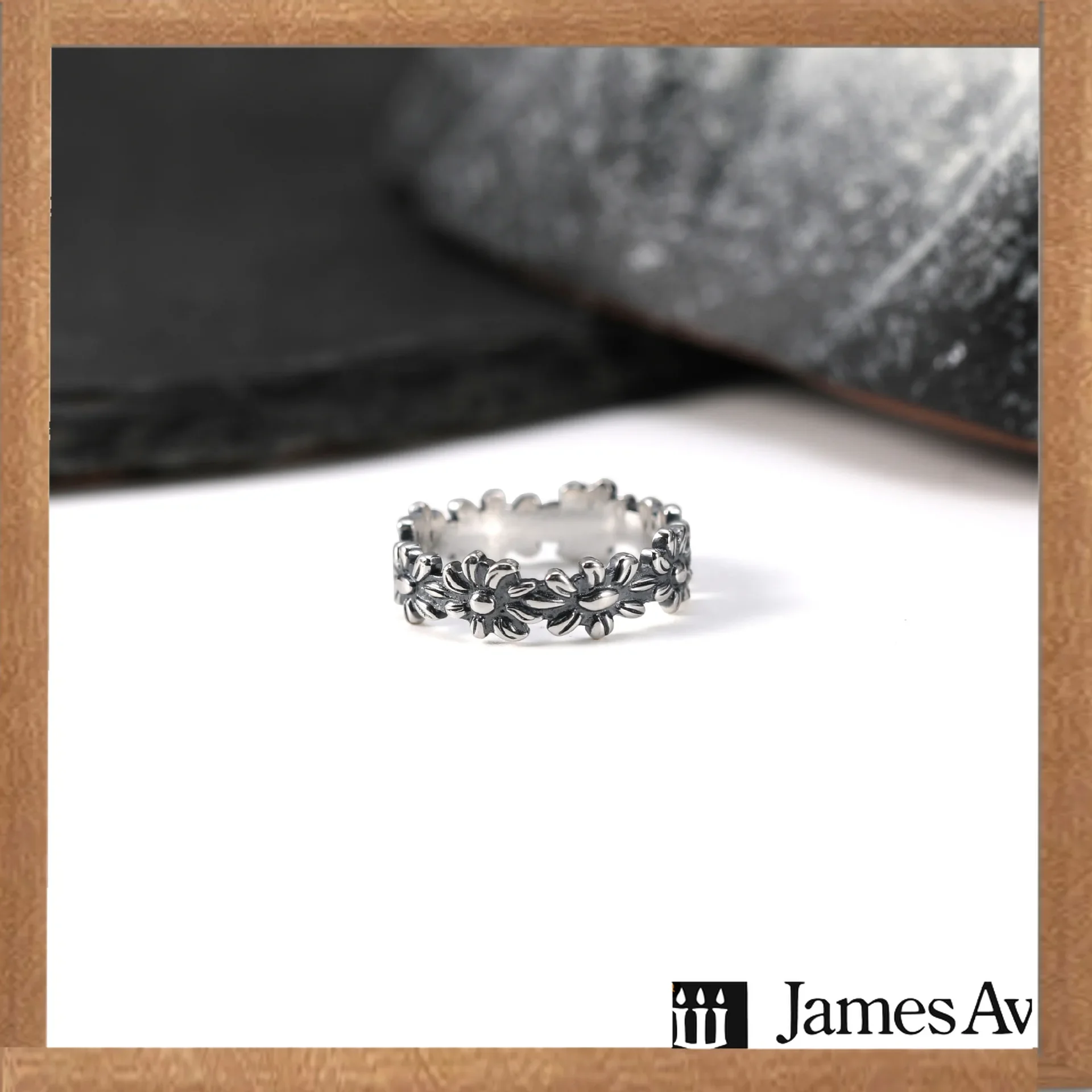 2027 Collection S925 Silver All-around Daisy Finger Ring, Antiqued Darkened Textured Surface, Carved Tiny Daisies Wrapping Entire Band, Delicate Floral Styling, Casual Bohemian Accessory, Ideal Present for Birthday & Daily Wear
