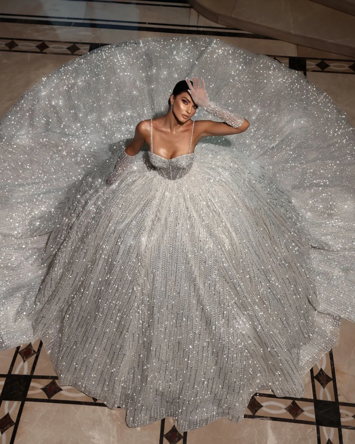 Graceful Ball Gowns Bride Spaghetti Straps Bridal Dress Sparkly Sequins Wedding Dresses Robe Vestido De Noiva Customized