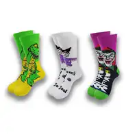 Los calcetines de hombre de dibujos animados usan calcetines de moda con bonito patrón en otoño e invierno.
