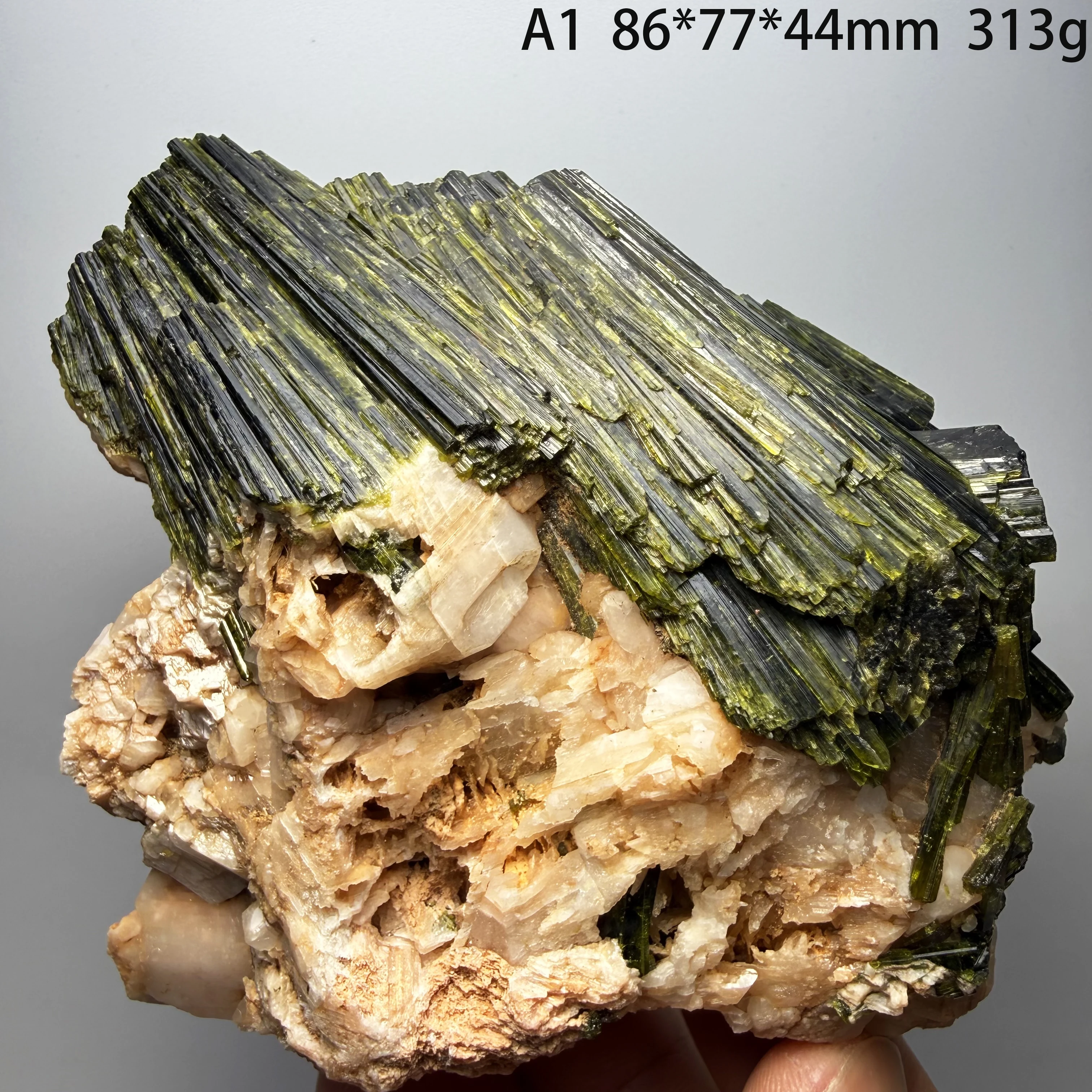 Natural Epidote With Quartz Raw Stone Mineral Specimen Energy Healing Crystal OrnamentA2-1-8
