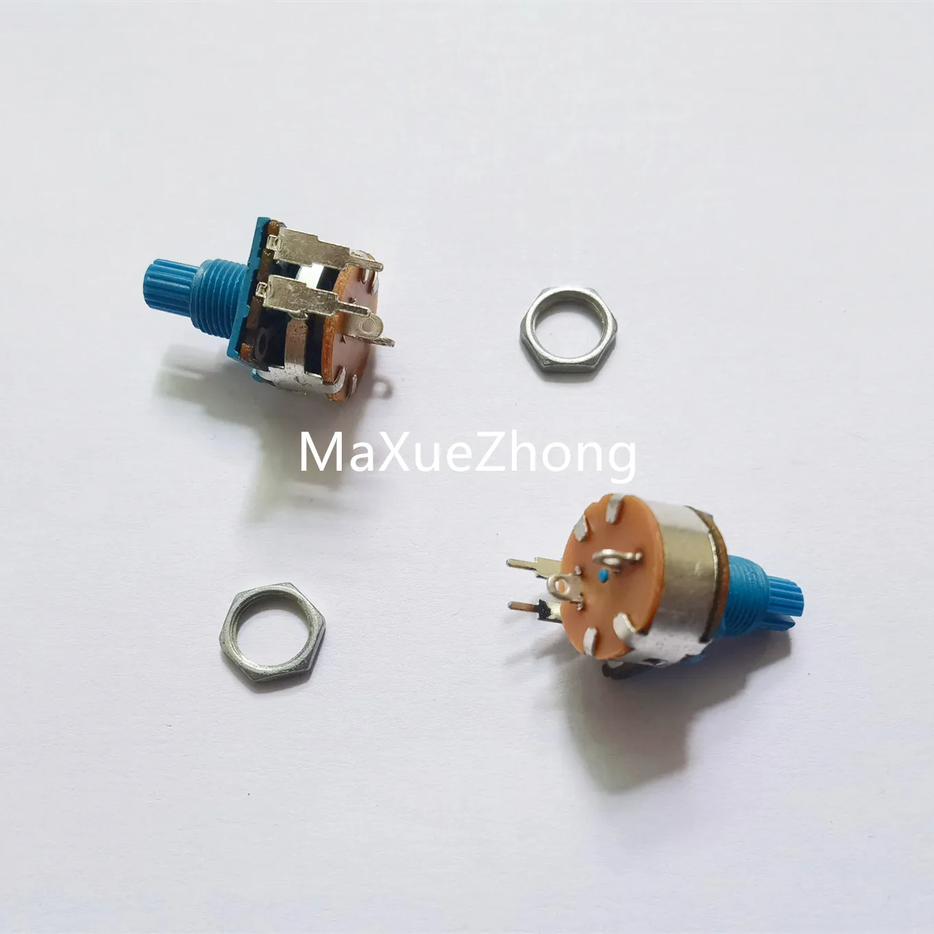 Original new 100% light-regulating potentiometer with switch 2pin bent foot configuration nut gasket B500K handle length 15MM