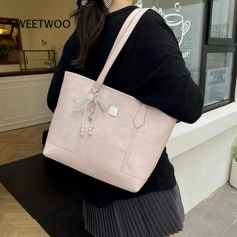 Embossed-Pattern Fashion-Forward Compact-Size Sweet Girly-Vibe Handheld Bag