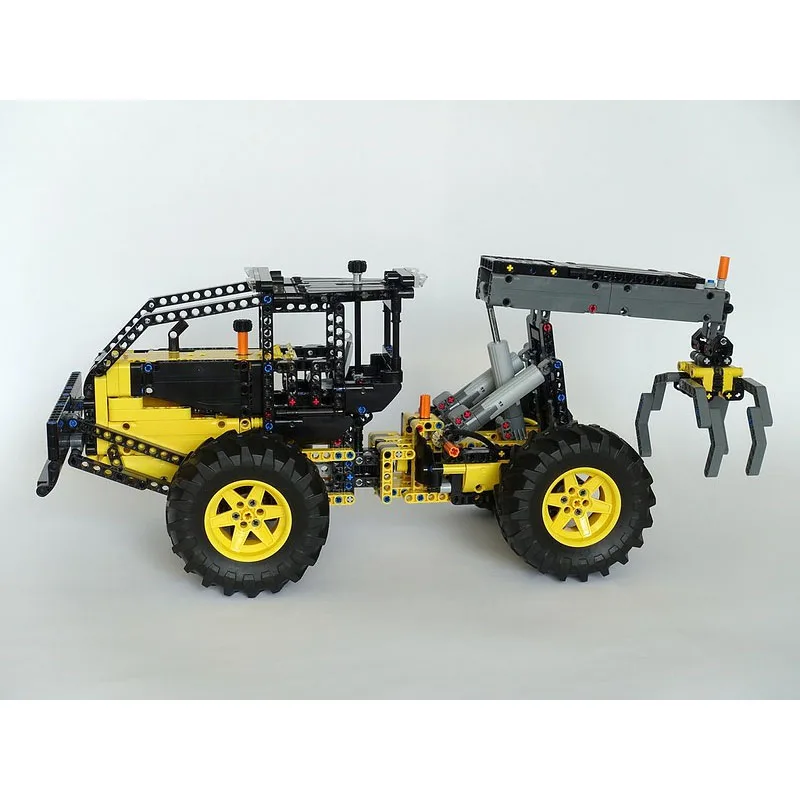 

MOC-26652 Urban Farm Agricultural Front Claw Tractor Building Block Model 847 Parts Boys Children's Birthday Christmas Toy Gift