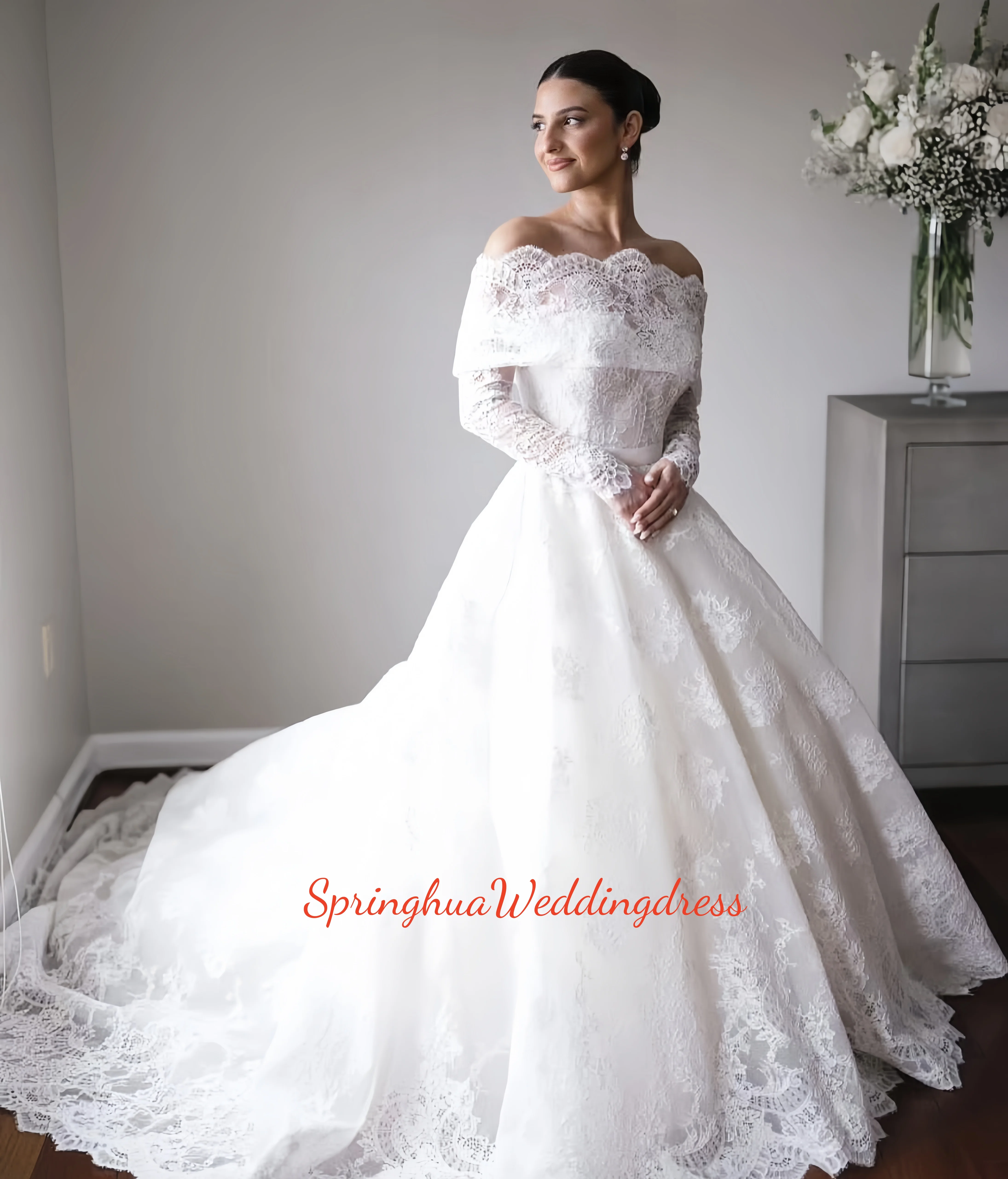 

27/5000 Custom-made luxurious wedding gowns, lace main wedding dresses, two strapless long dresses, long-sleeved wedding gowns