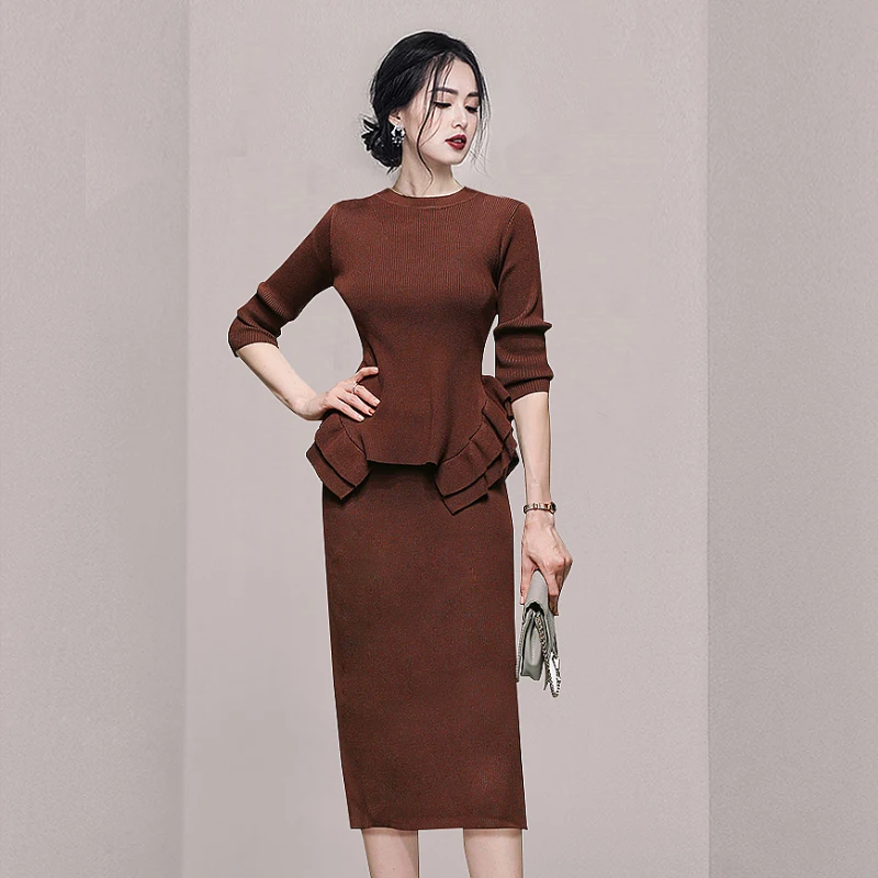 

Карамельный вязаный комплект-двойка: платье и пальто, осенне-зимний, приталенный, длинный базовый плащ, повседневный стиль, однотонный, из полиэфирного волокна