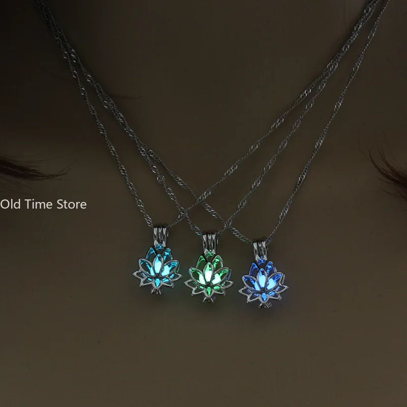 Luminous Lotus Pendant Necklaces for Women Glow in The Dark Simple Flower Buddhism Glowing Necklace Fashion Jewelry Accessories