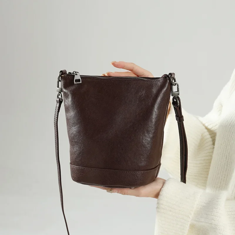 

Top Layer Vegetable Tanned Cowhide Small Bucket Bag for Women's Winter New Retro Genuine Leather Single Shoulder Crossbody Bag