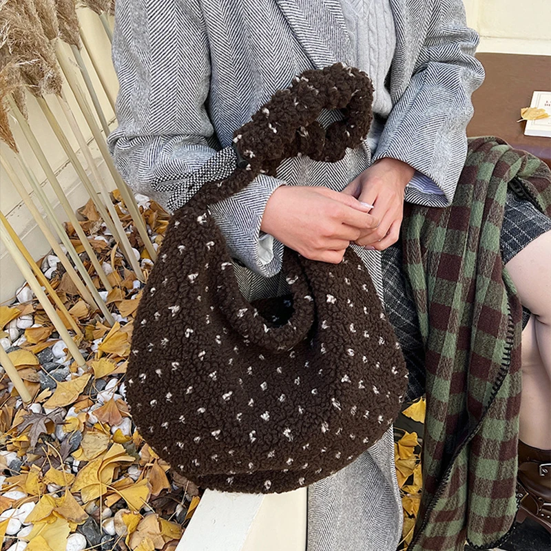 

Casual Polka Dot Plush Shoulder Bag Women's Large Capacity Drawstring Hobo Bag Female Wallet Designer Zippered Cloud Armpit Bag